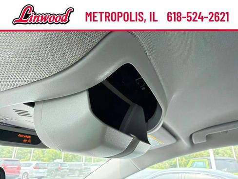 Used 2023 GMC Acadia SLT w/ Preferred Package FWD image 32
