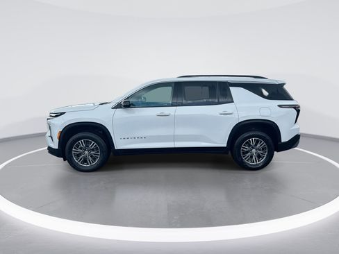 Used 2025 Chevrolet Traverse LT FWD image 6