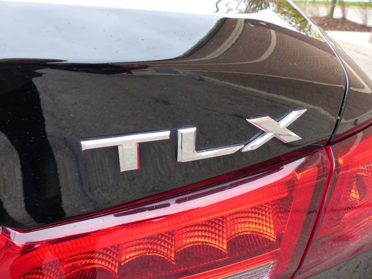Used 2018 Acura TLX w/ Technology Package FWD image 9