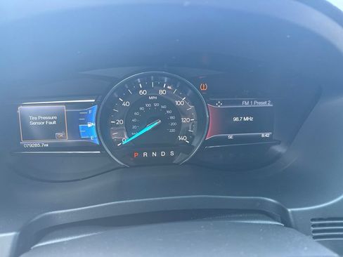 Used 2017 Ford Explorer XLT w/ Equipment Group 202A FWD image 7