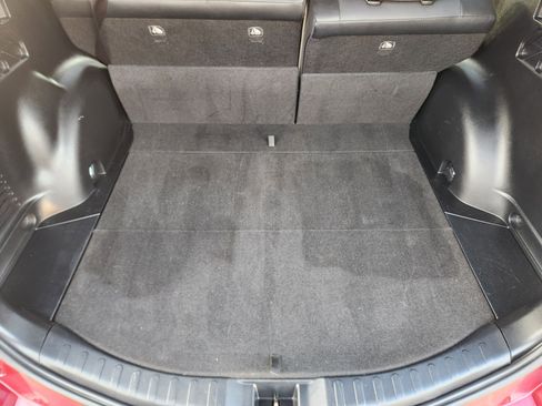 Used 2018 Toyota RAV4 SE image 41