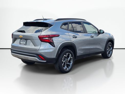 Used 2025 Chevrolet Trax LT w/ Driver Confidence Package FWD image 8
