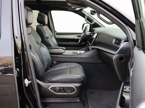 Used 2023 Jeep Wagoneer Series II image 36