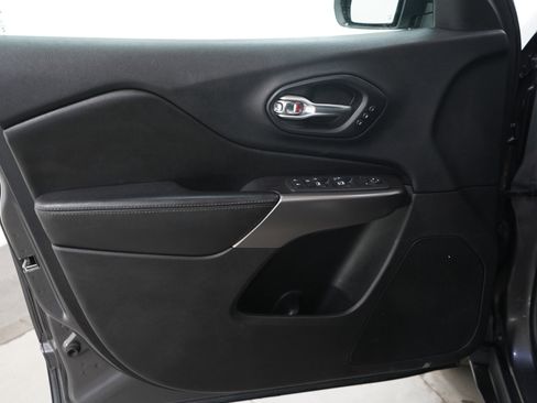 Used 2020 Jeep Cherokee Limited image 22