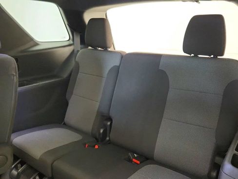 Used 2023 Chevrolet Traverse LT FWD image 24