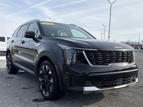 Used 2025 Kia Sorento SX image 2