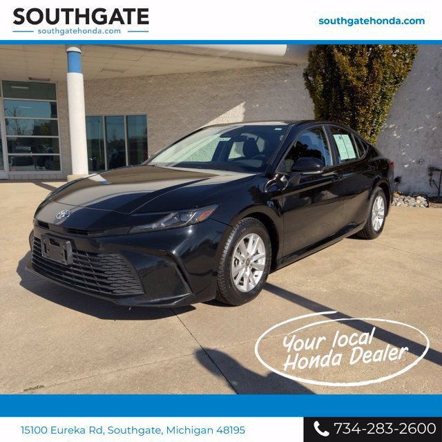 Used 2025 Toyota Camry LE FWD image 1