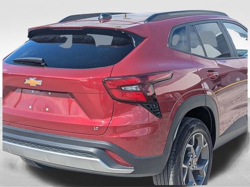 Certified 2025 Chevrolet Trax LT w/ LT Convenience Package image 7
