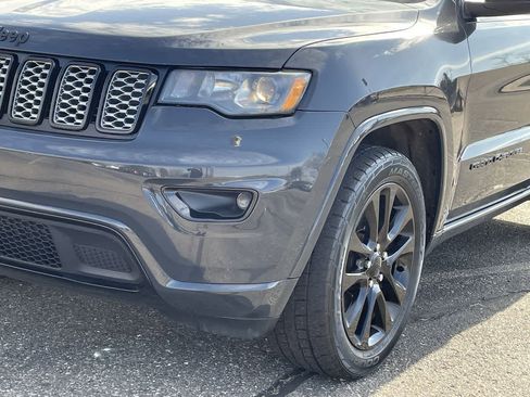Used 2017 Jeep Grand Cherokee Altitude image 35
