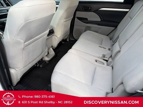 Used 2019 Toyota Highlander LE image 28