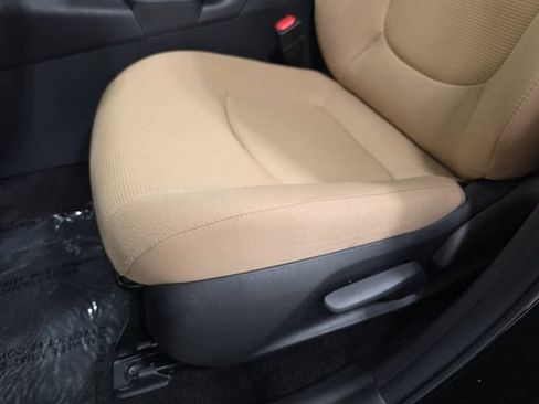 Used 2025 Toyota RAV4 LE AWD/4WD image 28