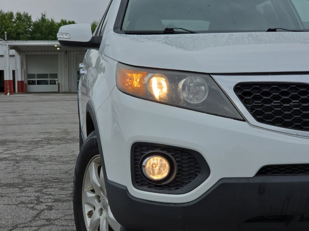 Used 2013 Kia Sorento LX w/ Convenience Pkg FWD image 9