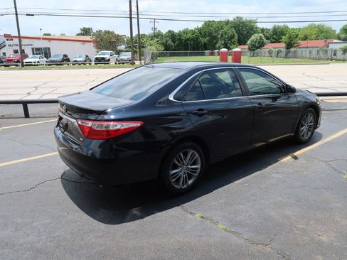 Used 2015 Toyota Camry SE FWD image 3