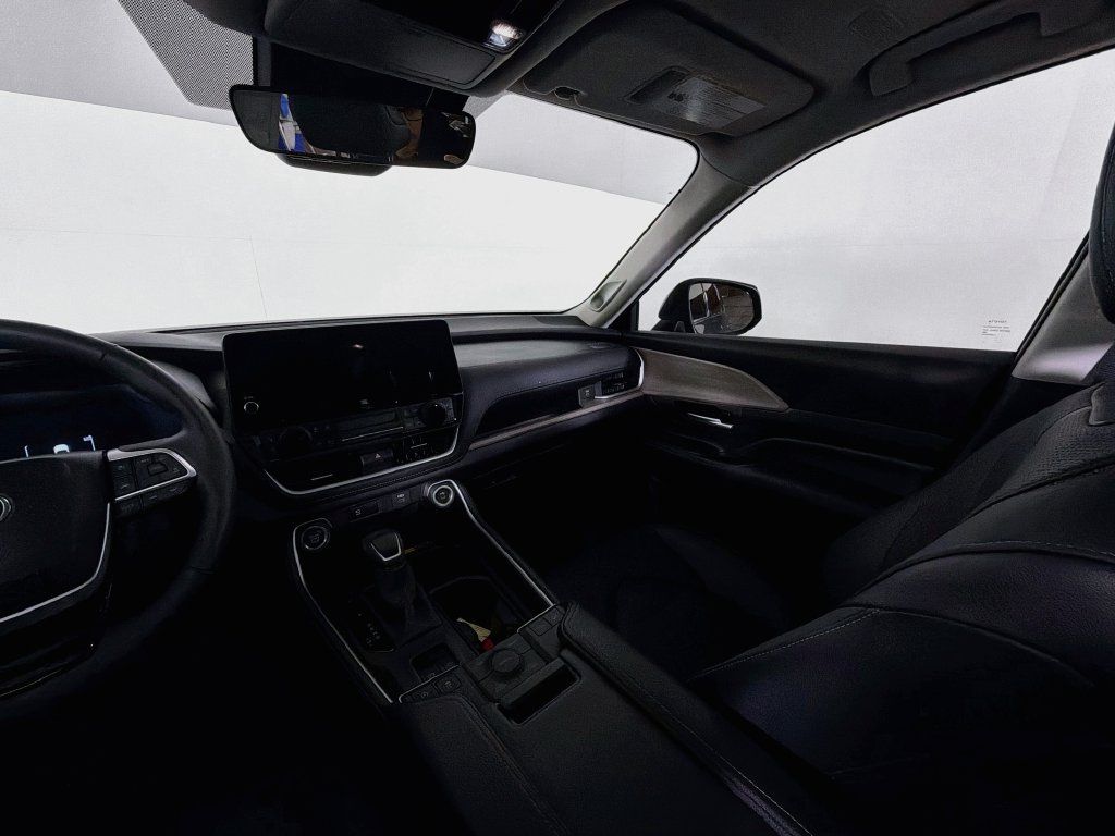 Used 2025 Toyota Grand Highlander AWD image 21