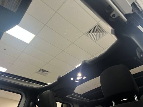 Used 2021 Jeep Wrangler Unlimited Sahara w/ LED Lighting Group AWD/4WD image 21