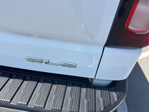 Used 2023 GMC Sierra 1500 SLE AWD/4WD image 12