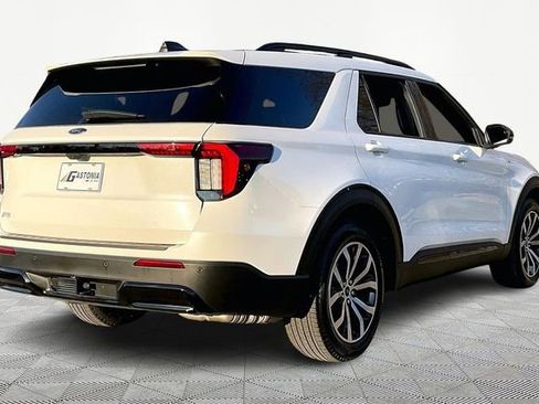 Used 2025 Ford Explorer ST-Line image 5