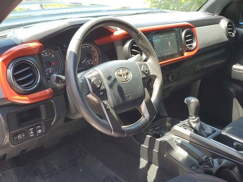 Used 2017 Toyota Tacoma TRD Sport w/ Tow Package RWD image 22