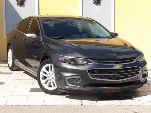 Used 2017 Chevrolet Malibu LT w/ Leather Package image 3
