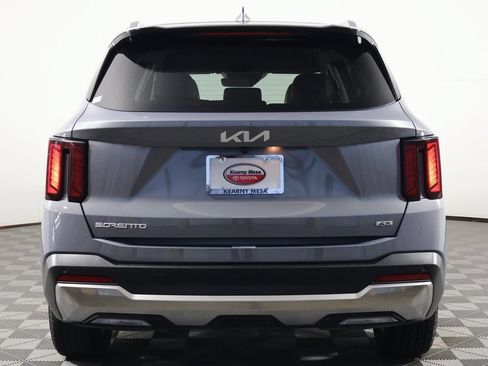 Used 2024 Kia Sorento S AWD/4WD image 5
