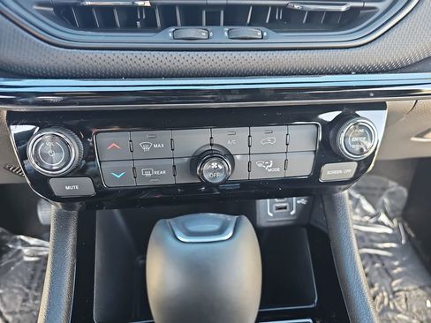 New 2026 Jeep Compass Latitude image 20