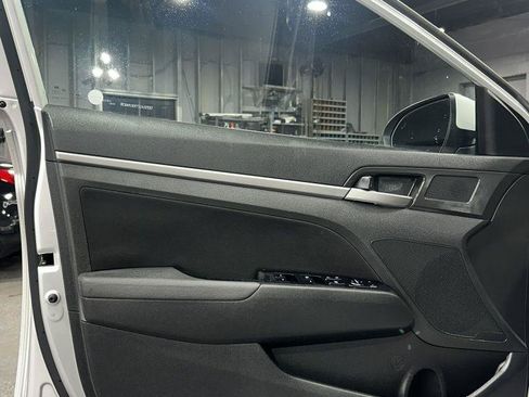 Used 2017 Hyundai Elantra Value Edition w/ Cargo Package FWD image 11