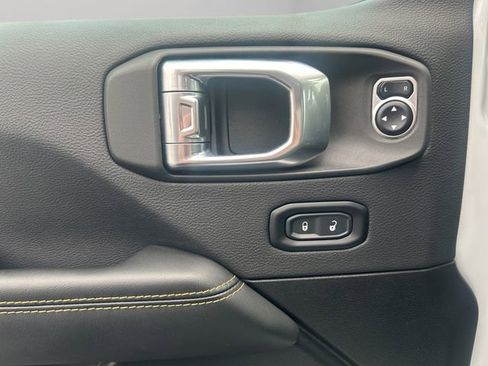 Used 2024 Jeep Wrangler Unlimited Sahara AWD/4WD image 13