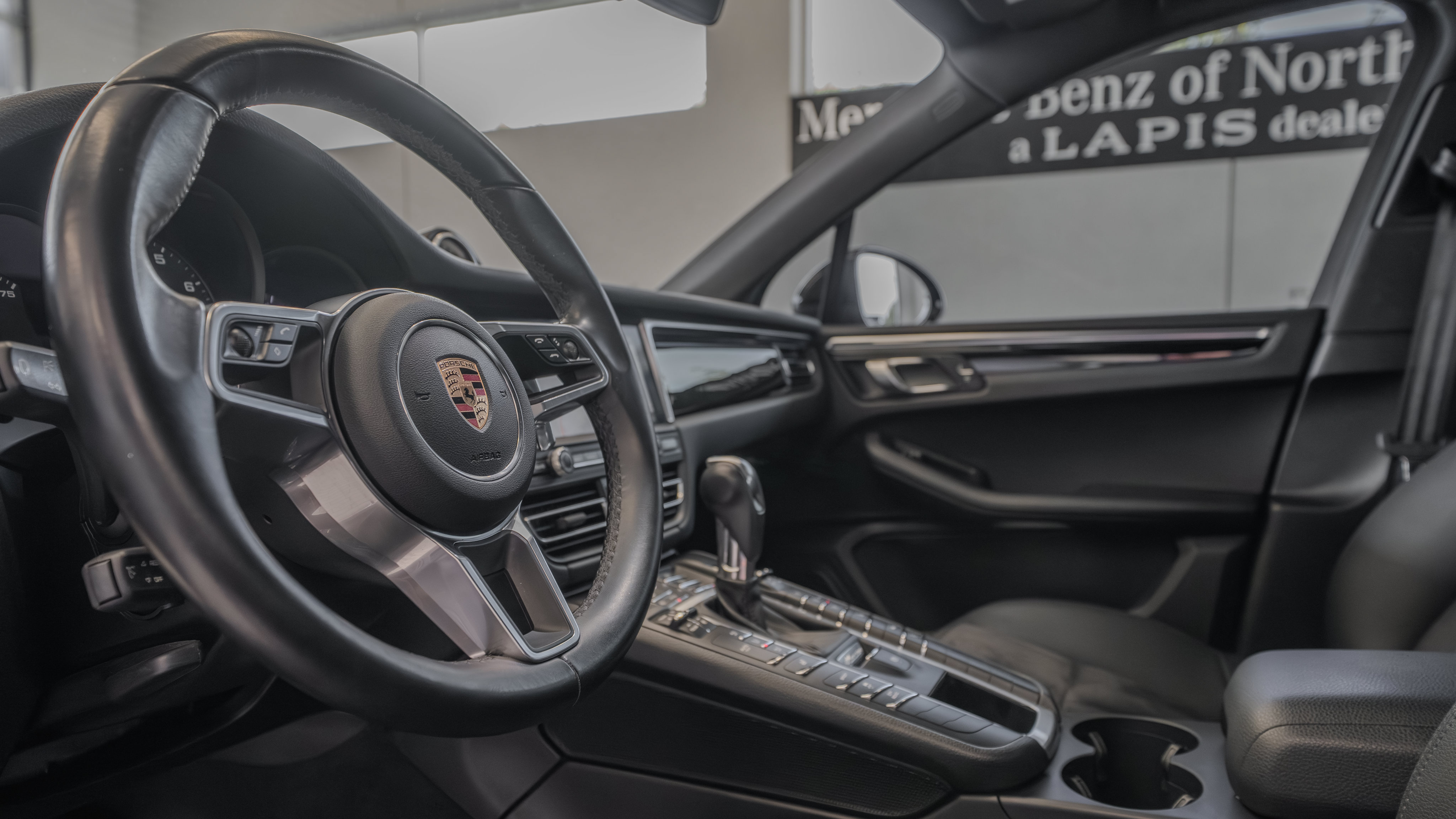 Used 2020 Porsche Macan AWD/4WD image 7
