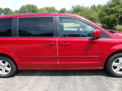 Used 2012 Dodge Grand Caravan SXT image 30