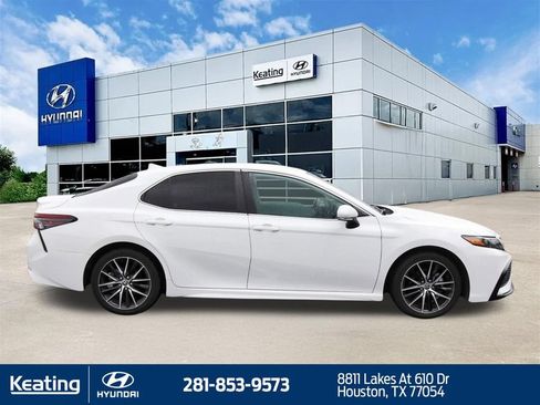 Used 2023 Toyota Camry SE FWD image 4