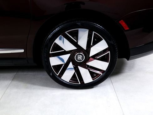 Certified 2025 Rolls-Royce Cullinan image 42