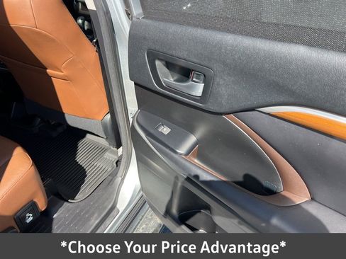 Used 2018 Toyota Highlander Limited image 18