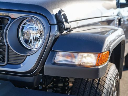 New 2026 Jeep Gladiator Sport image 8