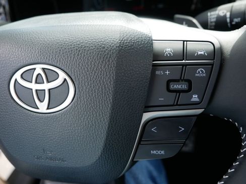 Used 2026 Toyota Camry SE AWD/4WD image 25