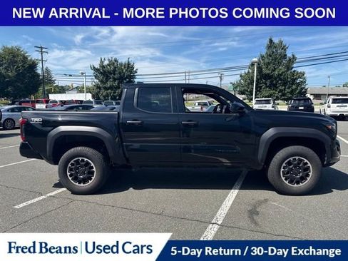 Used 2025 Toyota Tacoma TRD Off-Road AWD/4WD image 2