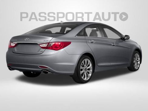 Used 2013 Hyundai Sonata SE FWD image 2