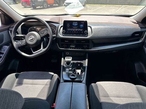 Used 2023 Nissan Rogue SV image 17