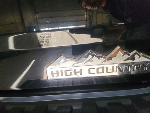 Used 2018 Chevrolet Silverado 1500 High Country image 31