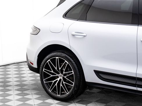 Used 2026 Porsche Macan AWD/4WD image 36