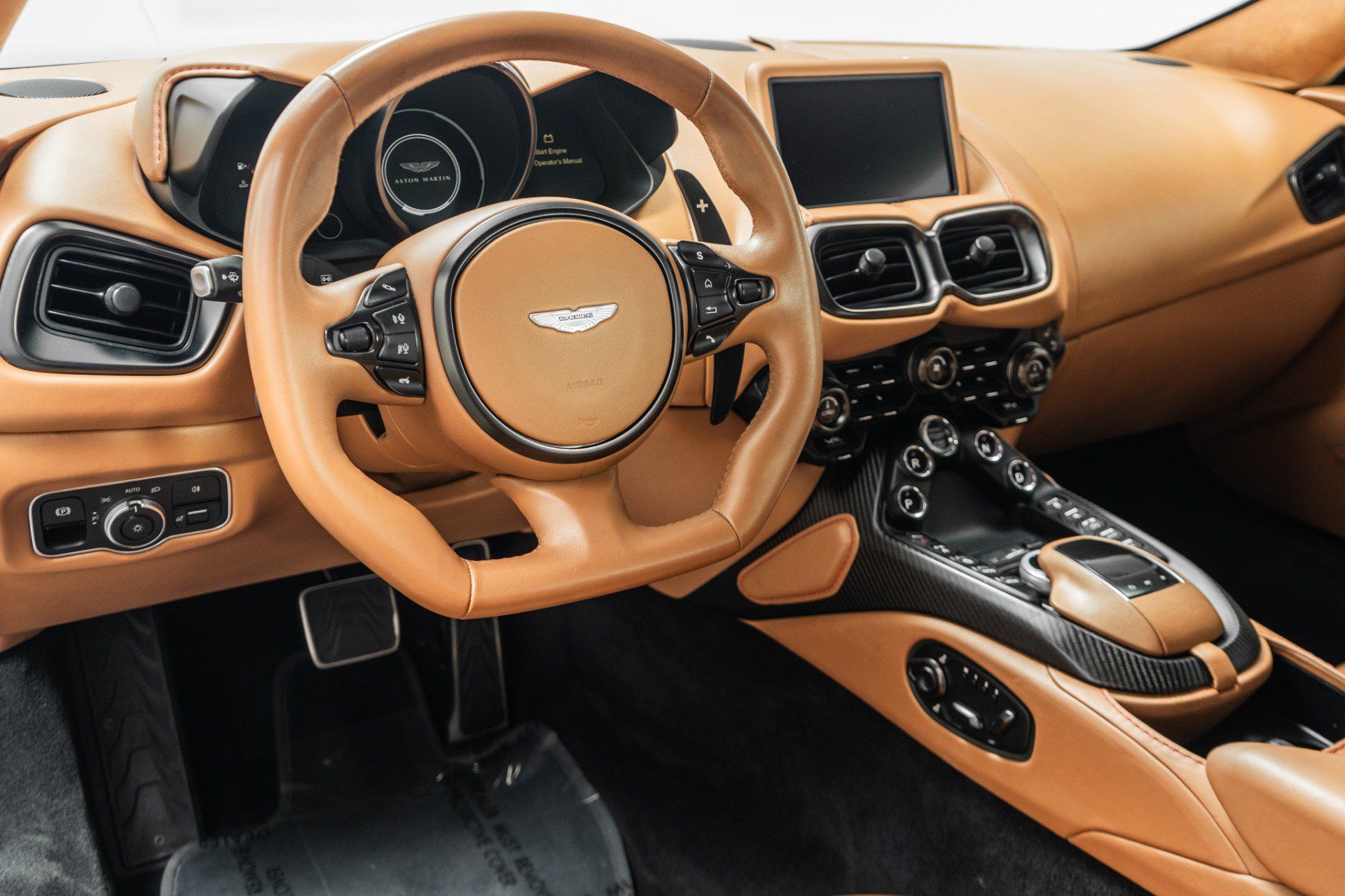 Used 2023 Aston Martin V8 Vantage Coupe RWD image 13