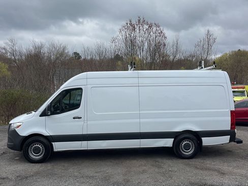 Used 2022 Mercedes-Benz Sprinter 2500 image 4