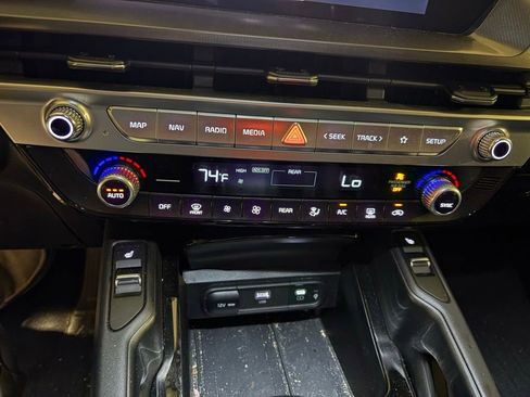 Certified 2023 Kia Telluride S w/ S Sunroof Package AWD/4WD image 18