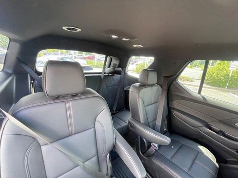 Used 2022 Chevrolet Traverse RS image 12