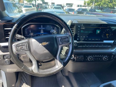 Used 2024 Chevrolet Silverado 2500 LT AWD/4WD image 7
