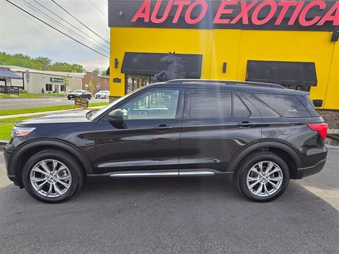 Used 2020 Ford Explorer XLT w/ Equipment Group 202A AWD/4WD image 22