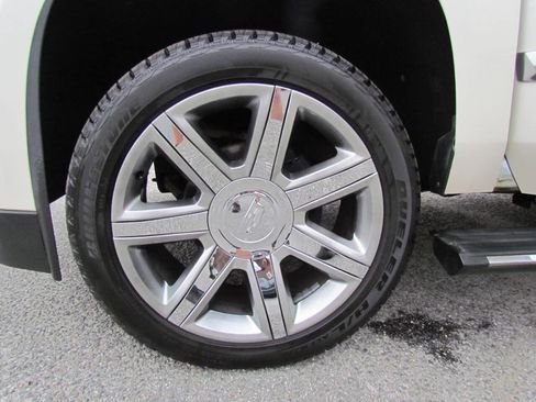 Used 2015 Cadillac Escalade Premium image 27