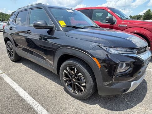 Used 2021 Chevrolet TrailBlazer LT AWD/4WD image 1