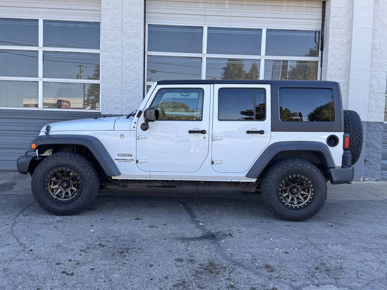 Used 2017 Jeep Wrangler Unlimited Sport w/ Quick Order Package 23S AWD/4WD image 2