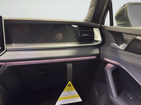 New 2026 Volkswagen Tiguan SE R-Line image 36