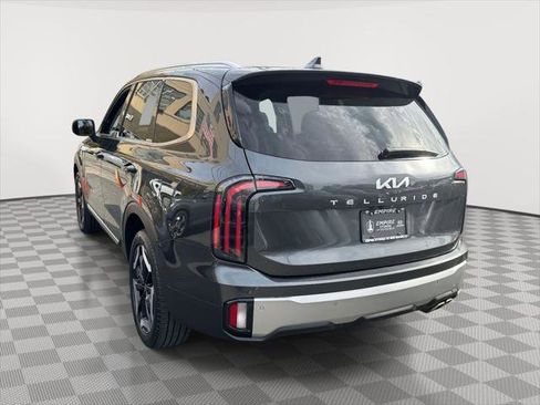 Used 2023 Kia Telluride EX w/ EX Captain's Chair Package image 4